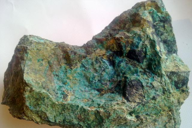 Камень нефрит — происхождение, свойства, применение и влияние на человека